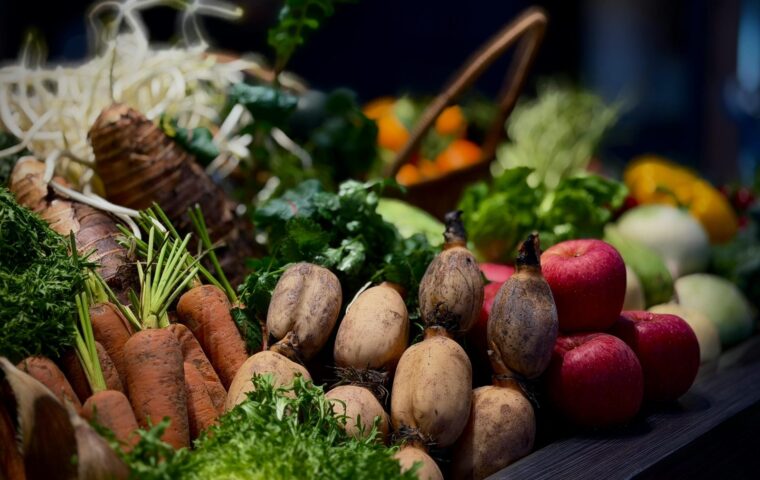 How to Eat Gluten-Free on a Budget While Traveling