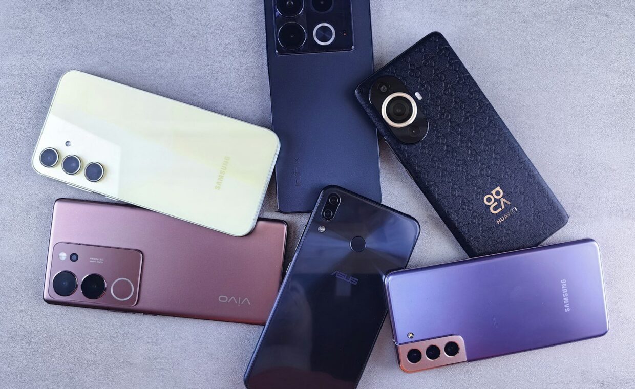 A group of cell phones sitting next to each other