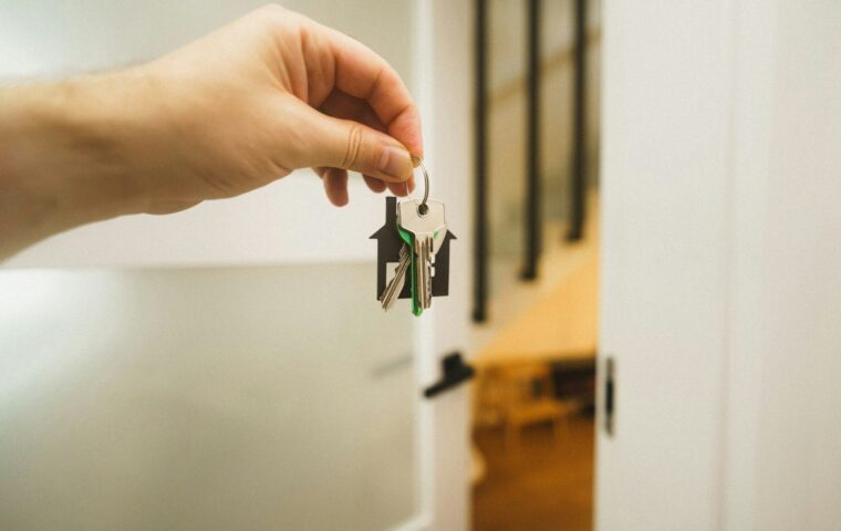How to Land a Long-Stay Discount on a Month-Long Booking