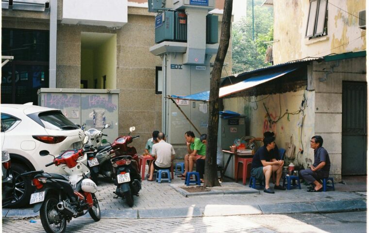 Street Food vs Restaurants: Where the Real Value Is at Each Meal