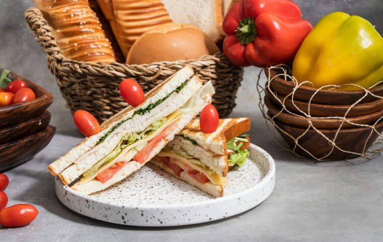 8 Supermarket Buys That Make the Cheapest Travel Meals